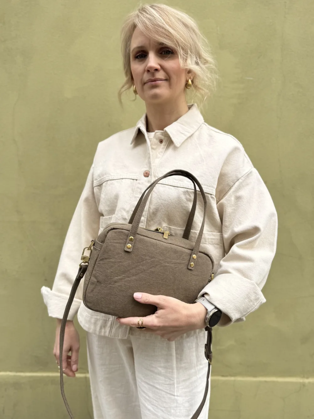Listonoszka ROMA taupe — torebka ze skóry celulozowej