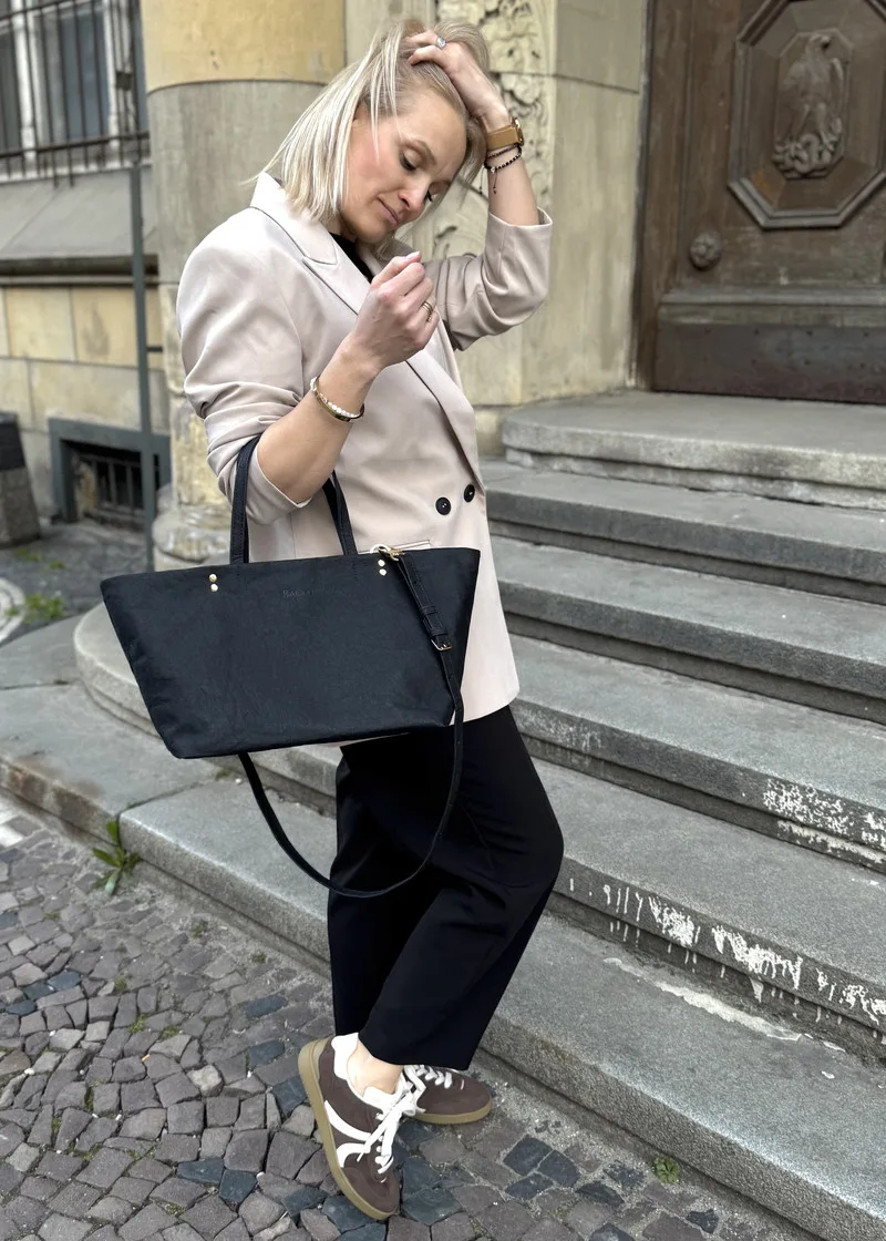 Shopperka GIULIA czarna — torebka ze skóry celulozowej