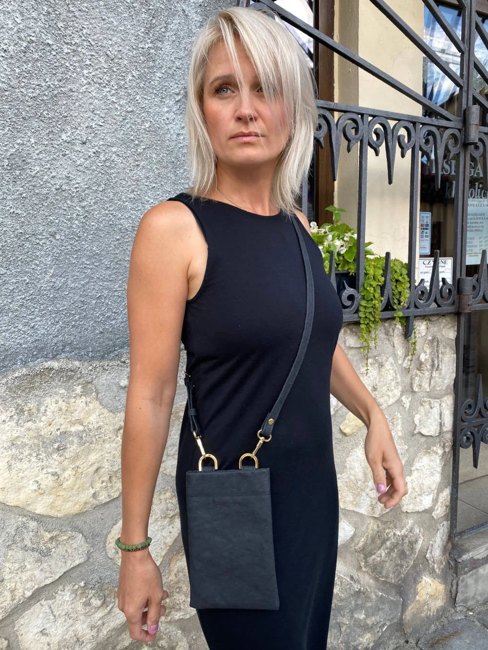 Phonebag IVY czarna — torebka na telefon ze skóry celulozowej
