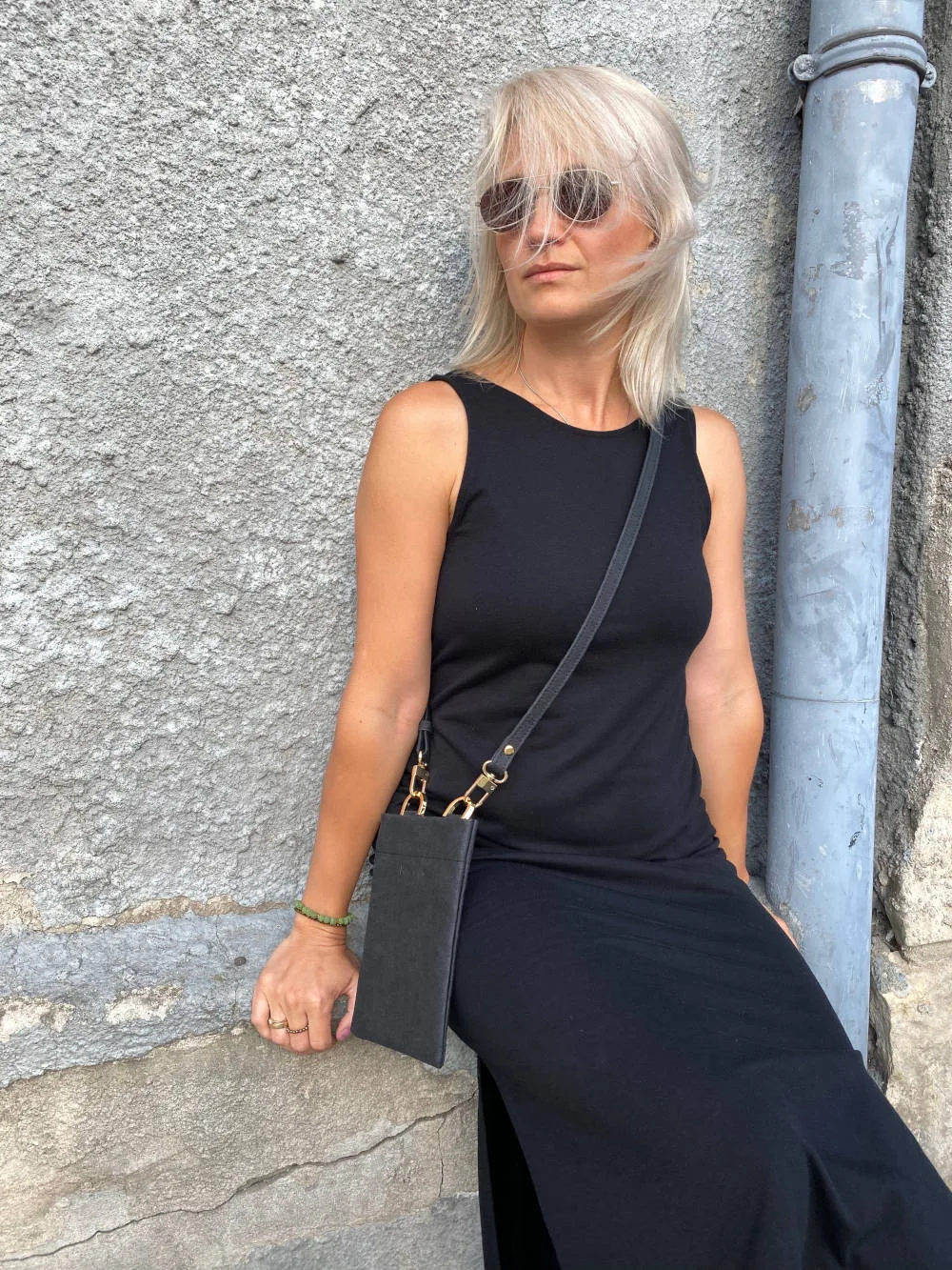 Phonebag IVY czarna — torebka na telefon ze skóry celulozowej