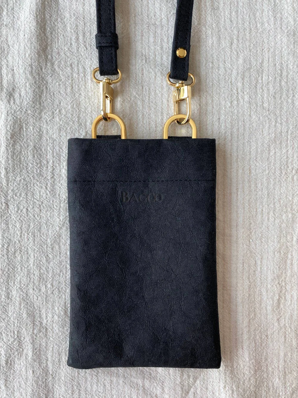 Phonebag IVY czarna — torebka na telefon ze skóry celulozowej